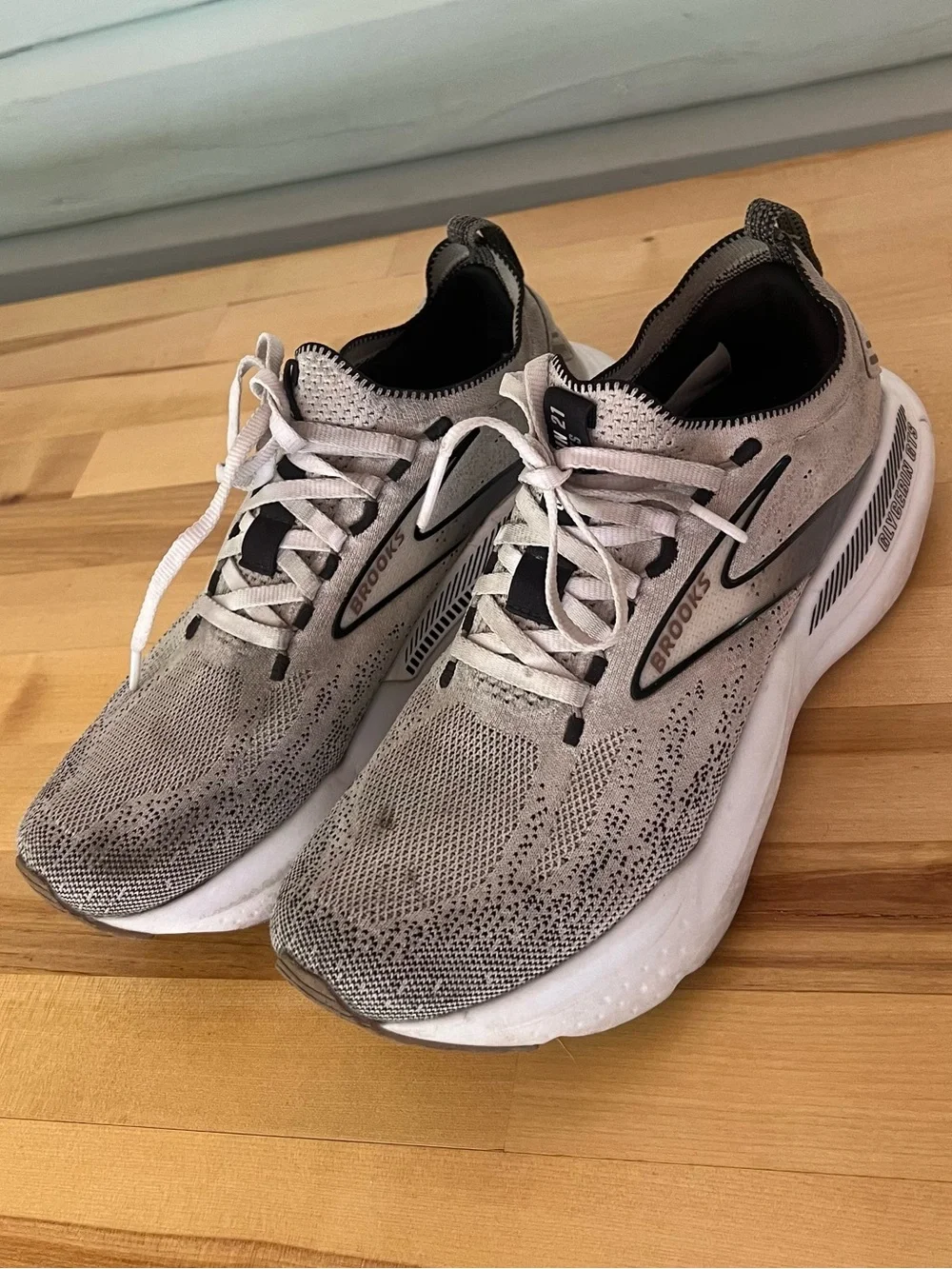 Brooks Glycerin GTS Light Gray Running Shoes Women’s 8.5